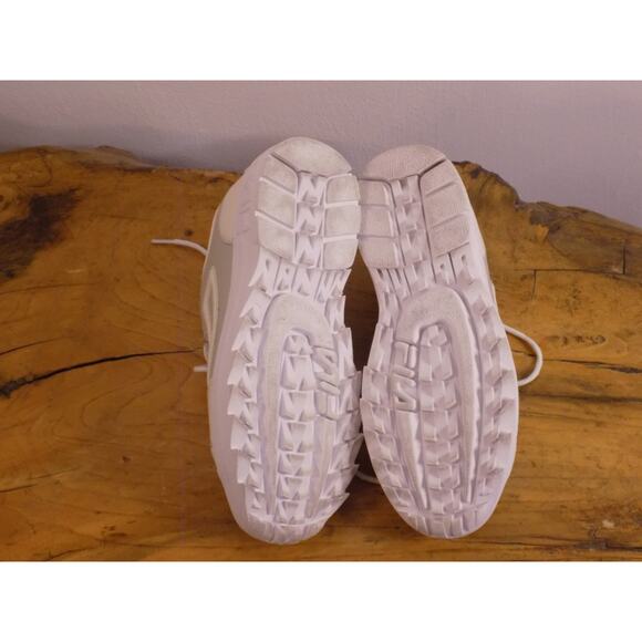 Fila Disrupter Court Womens size 9.5 Gardenia and Metallic Silver - Picture 5 of 6